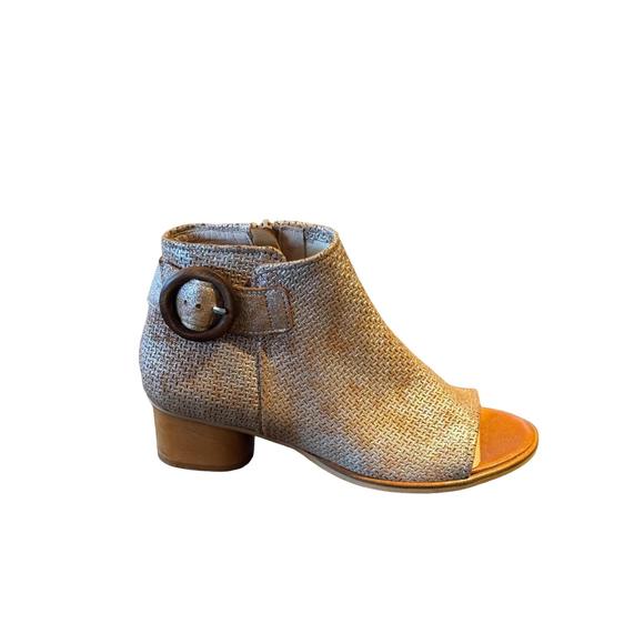 NEW ERIC MICHAEL women vienna bootie in silver